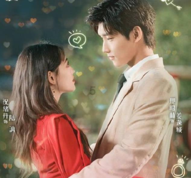 图里的女生看起来觉得怎么样？